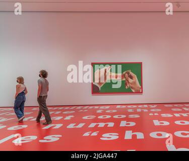 Los Angeles, CA, USA – 8. Juli 2022: Die Barbara Kruger Ausstellung im LACMA Museum in Los Angeles, CA. Stockfoto