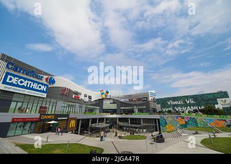 Bukarest, Rumänien - 07. Juli 2022: Veranda Mall, eines der Indoor-Einkaufszentren in Bukarest. Stockfoto