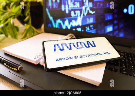 Brasilien. 08.. Juli 2022. In dieser Abbildung ist das Logo von Arrow Electronics auf einem Smartphone-Bildschirm zu sehen. Kredit: SOPA Images Limited/Alamy Live Nachrichten Stockfoto