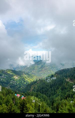 Shimla Stadtbild Luftaufnahme eine malerische Bergstation im Himalaya bei Himachal Pradesh Stockfoto