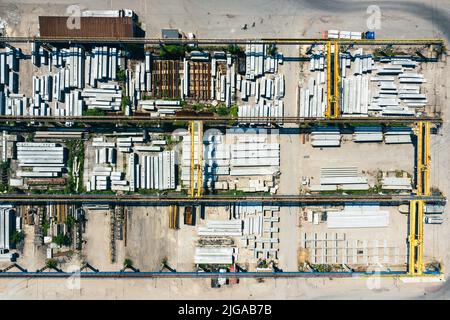 Industrielle Elemente Lagerort Luftansicht. Stahlkomponenten. Stockfoto