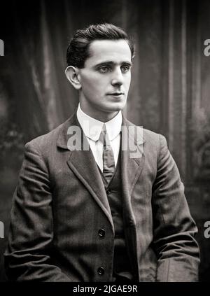 Seán Mac Diarmada (1883-1916), auch bekannt als Seán MacDermott, war ein irischer republikanischer politischer Aktivist und revolutionärer Führer. Er war einer der sieben Anführer des Osteraufstands von 1916, an dessen Organisierung er als Mitglied des Militärkomitees der Irischen Republikanischen Bruderschaft (IRB) mitwirkte, und war Unterzeichner der Proklamation der Irischen Republik. Er wurde im Alter von 33 Jahren für seine Rolle in The Rising hingerichtet. Stockfoto