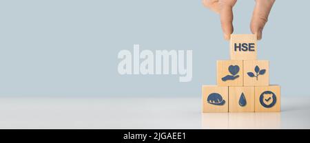 HSE-Konzept für die Arbeitssicherheit. Umweltmanagement, Gesundheitsschutz und Sicherheit durch Planung, Umsetzung, Überwachung und Optimierung von OPE Stockfoto