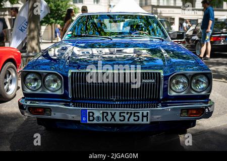 BERLIN - 18. JUNI 2022: Mittelklassewagen Mazda Cosmo (RX-5). Classic Days Berlin. Stockfoto