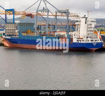 Das Schiff JSP ANNA (IMO: 9354454, MMSI 255775000) ist ein Containerschiff, das 2006 gebaut wurde und unter der Flagge von Madeira im Belfast Dock segelt. Stockfoto