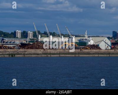 Industrielle Szene der Flussfront bei Liverpool2, Seaforth Docks, Liverpool, Merseyside Stockfoto