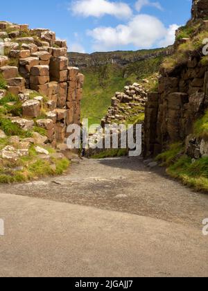 Giants Causeway, Giants Tor zum Meer Stockfoto