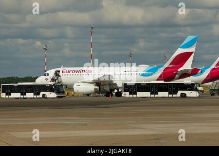 Eurowings Flugzeug am Flughafen Düsseldorf Stockfoto