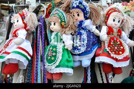 Wunderschöne Puppen in einer Stadt Tihany am Ufer des Balaton-Sees, Ungarn Stockfoto