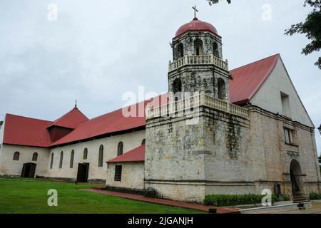 Siquijor, Philippinen - 2022. Juni: Die Pfarrkirche San Isidro Labrador, die am 22. Juni 2022 in Lazi, Siquijor, Philippinen, als Lazi-Kirche bekannt ist Stockfoto