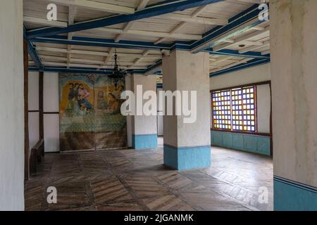 Siquijor, Philippinen - 2022. Juni: Das Kloster der Lazi-Kirche am 22. Juni 2022 in Lazi, Siquijor, Philippinen. Stockfoto