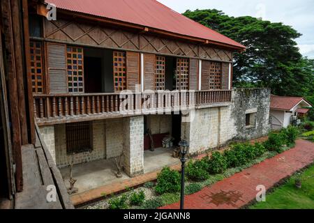 Siquijor, Philippinen - 2022. Juni: Das Kloster der Lazi-Kirche am 22. Juni 2022 in Lazi, Siquijor, Philippinen. Stockfoto