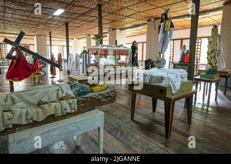 Siquijor, Philippinen - 2022. Juni: Das Kloster der Lazi-Kirche am 22. Juni 2022 in Lazi, Siquijor, Philippinen. Stockfoto