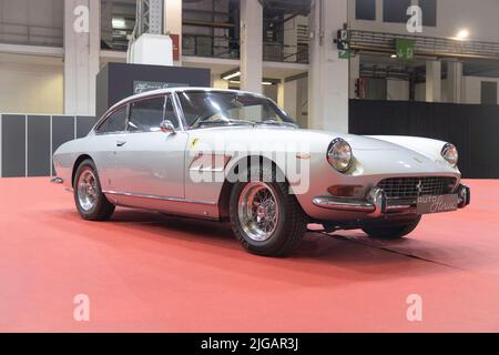 BARCELONA, SPANIEN-4. OKTOBER 2021: 1967 Ferrari 330 GT-E 2+2 Serie 2 Stockfoto