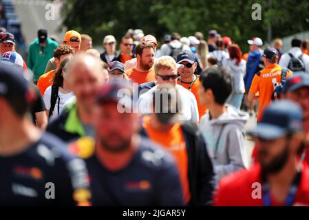 Spielberg, Österreich. 9.. Juli 2022. Atmosphäre im Kreislauf – Lüfter. Großer Preis von Österreich, Samstag, 9.. Juli 2022. Spielberg, Österreich. Quelle: James Moy/Alamy Live News Stockfoto