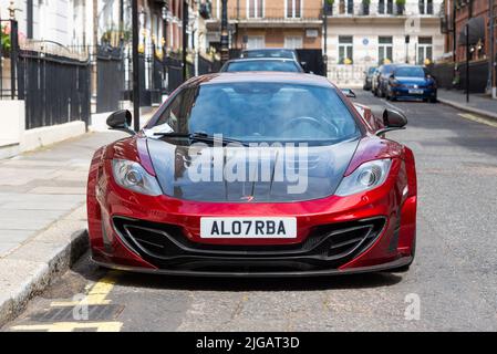 2014 McLaren 12C Spider Mansory. MANSORY personalisiert McLaren mp4 12c, geparkt in der exklusiven Mayfair Gegend von London Stockfoto