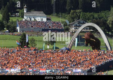SPIELBERG, Österreich. 08.. Juli 2022. Rundlaufansicht am FREITAG, volles Haus bereits - Quelle: SPP Sport Pressefoto. /Alamy Live News Stockfoto