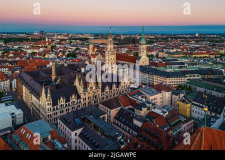 Luftaufnahme des Rathauses Marienplatz in München Stockfoto