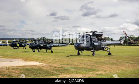 Historische Sammlung von Westland Wasp Hubschraubern auf der Fluglinie bei der Fly Navy Airshow, die am 3.. Juli 2022 in Shuttleworth stattfand Stockfoto