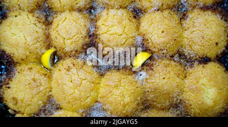 Traditionelles türkisches Dessert-Sekerpare. Türkisches Dessert mit Sirup, ramadan und Festmahl Stockfoto