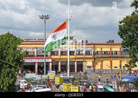 Westbengalen / Indien - 09.07.2022: In Indien wird am Samstag nationale Trauer über den Tod des ehemaligen japanischen Premierministers Shinzo beobachtet Stockfoto