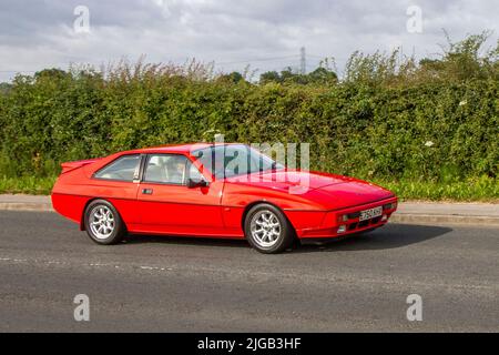 1987 80er Jahre roter britischer M50 Lotus Eclat Excel 2174 ccm 5-Gang-Coupé 2 + 2 Supersportwagen; unterwegs zum Hoghton Tower für das Supercar Summer Showtime Car Meet, das von Great British Motor Shows in Preston, Großbritannien organisiert wird Stockfoto