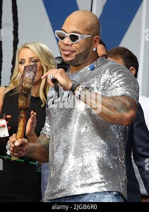 New York, NY, USA. 8.. Juli 2022. Flo Rida im Bild, als Flo Rida am 8. Juli 2022 auf Fox and Friends auf dem Fox Square in New York City auftritt. Quelle: Rw/Media Punch/Alamy Live News Stockfoto