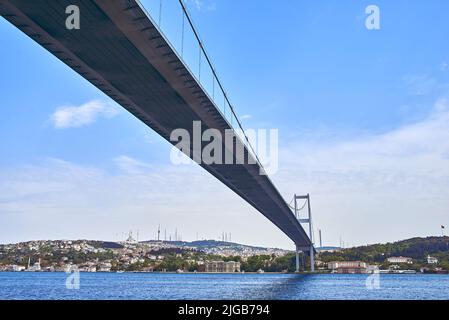 Die Bosporusbrücke verbindet die asiatische Seite mit der europäischen Side in Istanbul Stockfoto