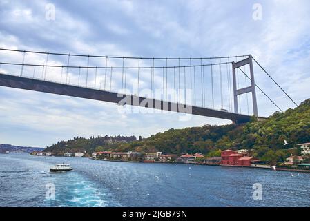 Die Bosporusbrücke verbindet die asiatische Seite mit der europäischen Side in Istanbul Stockfoto