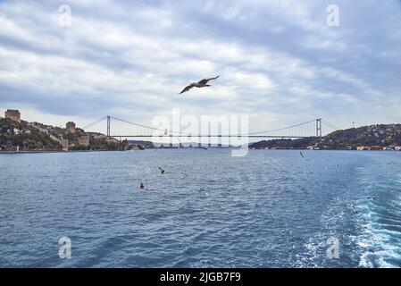 Die Bosporusbrücke verbindet die asiatische Seite mit der europäischen Side in Istanbul Stockfoto