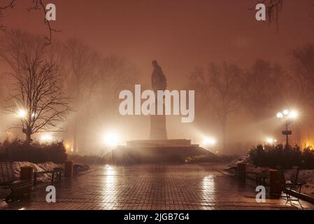 Denkmal Taras Schewtschenko im Zentrum von Kiew in der Nacht Stockfoto