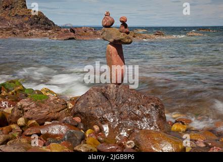 Steinstapeleuropameisterschaft Tag 1. 9.. Juli 2022. Eye Cave Beach, Dunbar, East Lothian. Kredit: Arch White/alamy Live Nachrichten Stockfoto