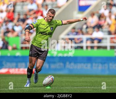 Newcastle, Großbritannien. 09.. Juli 2022. Max Jowitt #1 von Wakefield Trinity wandelt sich am 7/9/2022 für ein Tor in Newcastle, Großbritannien. (Foto von Mark Cosgrove/News Images/Sipa USA) Quelle: SIPA USA/Alamy Live News Stockfoto