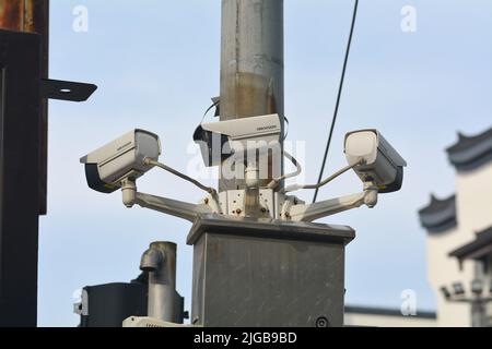 Überwachungskameras mit einer Abdeckung von 360 Grad in der chinesischen Stadt Jiaxing. Stockfoto