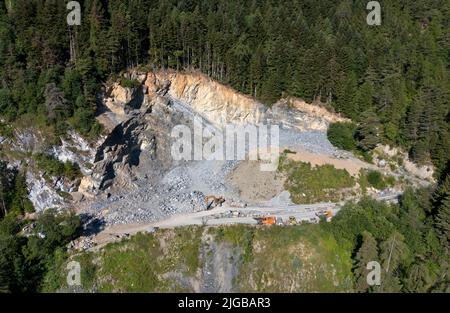 Steinbruch im Wald, Dugny Granitbruch, Leytron, Wallis, Schweiz Stockfoto