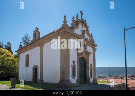 Außenansicht der Kirche Nossa Senhora da Lapa, Kapelle unserer Lieben Frau von Lapa, in Chaves, portugal Stockfoto