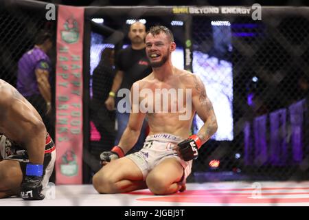 PHOENIX, AZ - 8. JULI: Am 8. Juli 2022 treffen sich am LFA 135 im Arizona Federal Theatre in Phoenix, Arizona, USA, im Achteck zu ihrem Flyweight-Kampf. (Foto: Alejandro Salazar/PXImages) Stockfoto