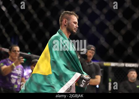 PHOENIX, AZ - 8. JULI: Am 8. Juli 2022 treffen sich am LFA 135 im Arizona Federal Theatre in Phoenix, Arizona, USA, im Achteck zu ihrem Flyweight-Kampf. (Foto: Alejandro Salazar/PXImages) Stockfoto