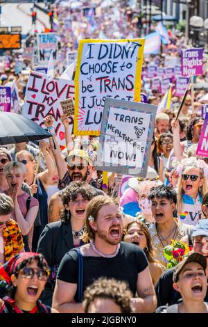 London, Großbritannien. 9.. Juli 2022. Ein Top-Beitrag von Trans Pride London im März unterstreicht die Notwendigkeit von Trans-Rechten und als Teil des Pride Month. Kredit: Guy Bell/Alamy Live Nachrichten Stockfoto