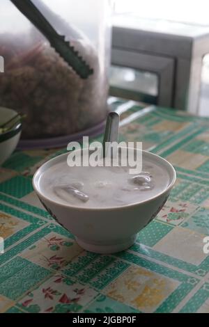 Traditionelles Getränk aus Ponorogo, Indonesien, genannt Dawet Jabung. Stockfoto