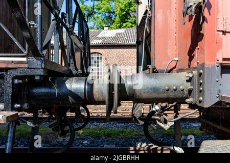 Puffer von gekoppelten historischen Eisenbahnwagen Stockfoto