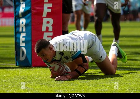 Newcastle, Großbritannien. 09.. Juli 2022. PROBIEREN SIE TOULOUSE aus!!!!während des Magic Weekend Super League-Spiels zwischen Toulouse und Wakefield Trinity am 9. Juli 2022 im St. James's Park, Newcastle, England. Foto von Simon Hall. Nur zur redaktionellen Verwendung, Lizenz für kommerzielle Nutzung erforderlich. Keine Verwendung bei Wetten, Spielen oder Veröffentlichungen einzelner Clubs/Vereine/Spieler. Kredit: UK Sports Pics Ltd/Alamy Live Nachrichten Stockfoto