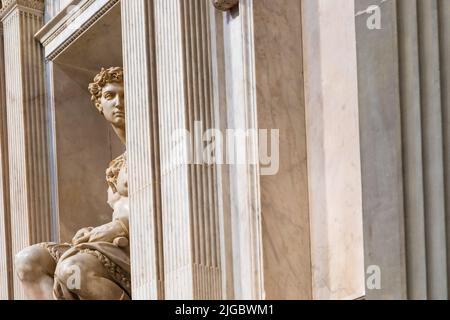 Florenz, Italien - circa Juli 2021. Innenraum der Medici-Kapellen - Cappelle Medicee. Michelangelo Renaissance-Kunst Stockfoto