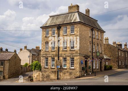 Die alte Bank an der Ecke von Middle Street und Main Street in Corbridge, Northumberland, England Stockfoto