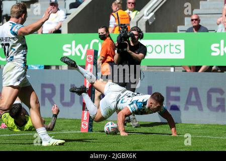 Newcastle, Großbritannien. 09.. Juli 2022. PROBIEREN SIE TOULOUSE AUS!! Während des Magic Weekend Super League-Spiels zwischen Toulouse und Wakefield Trinity am 9. Juli 2022 im St. James's Park, Newcastle, England. Foto von Simon Hall. Nur zur redaktionellen Verwendung, Lizenz für kommerzielle Nutzung erforderlich. Keine Verwendung bei Wetten, Spielen oder Veröffentlichungen einzelner Clubs/Vereine/Spieler. Kredit: UK Sports Pics Ltd/Alamy Live Nachrichten Stockfoto