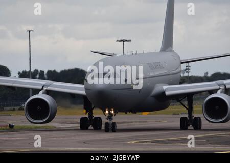 Ein Jet-Flugzeug der RAF Voyager am 7.. Juli 2022 bei der Royal Air Force Brize Norton Air Station, Carterton, Oxfordshire, England Stockfoto