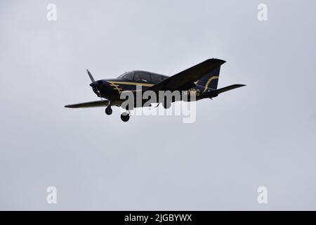 ( G-BNRG ) Piper PA-28-161 402939, ein privates Leichtflugzeug, das am 7.. Juli 2022 bei RAF Brize Norton in Oxfordshire, Großbritannien, landet Stockfoto