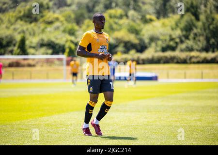 Cardiff, Großbritannien. 09.. Juli 2022. Jubril Okedina von Cambridge United Cardiff City gegen Cambridge United in einem Pre Season Friendly im Leckwith Stadium am 9.. Juli 2022. Quelle: Lewis Mitchell/Alamy Live News Stockfoto