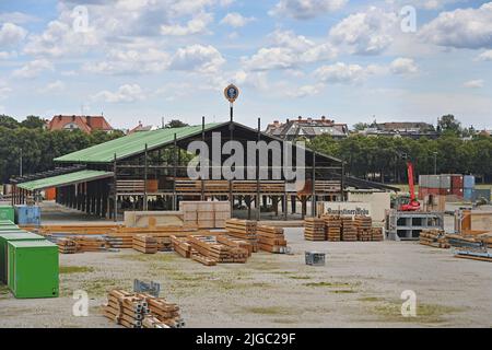 München, Deutschland. 09.. Juli 2022. Bau der Festzelte für das Oktoberfest 2022 auf der Theresienwiese am 9.. Juli 2022. Wiesen. Kredit: dpa/Alamy Live Nachrichten Stockfoto