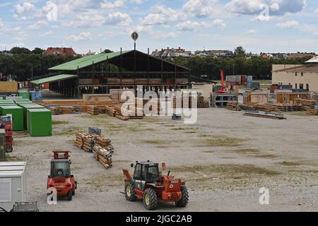 München, Deutschland. 09.. Juli 2022. Bau der Festzelte für das Oktoberfest 2022 auf der Theresienwiese am 9.. Juli 2022. Wiesen. Kredit: dpa/Alamy Live Nachrichten Stockfoto